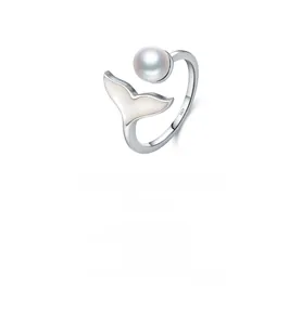Detailed close-up of S925 sterling silver mermaid tail ring featuring a pearl accent