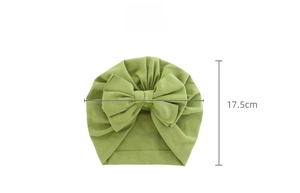 Flat lay of green baby turban with bow showing 17.5 cm product size dimensions