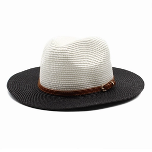 Chapeau Panama bicolore en paille, calotte blanche, bord noir et boucle en similicuir