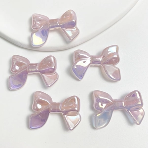 Fünf rosa holografische Schleifenperlen mit UV-Glow-Effekt für DIY-Schmuckzubehör