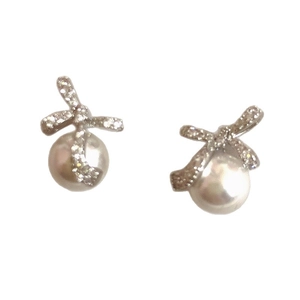 Elegant bow stud earrings with white pearl and sparkling zircon in a polished silver finish