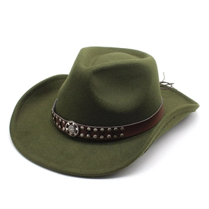 Olivgrüner Cowboyhut aus Filz mit beschlagenem Lederband und gravierter Metallschnalle