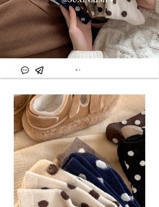 Détails de la doublure intérieure en laine polaire et des chaussettes à pois d'hiver