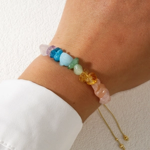 Bracelet fait main en pierres naturelles colorées avec cordon doré réglable coulissant