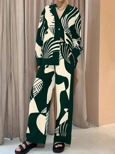 Ensemble deux pièces élégant avec chemise imprimée abstraite et pantalon large