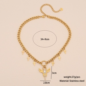 Détails du collier croix ailée en acier inoxydable doré avec dimensions et poids