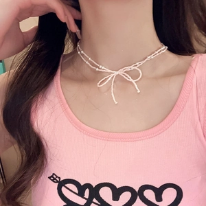 Collier double couche de perles roses avec pendentif nœud central pour femme