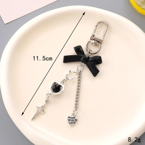 Porte-clés nœud papillon noir avec breloques étoile et cœur, 11,5 cm de long et 8,2 g