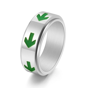 Luminous spinning arrow ring for men in polished stainless steel with rotating band