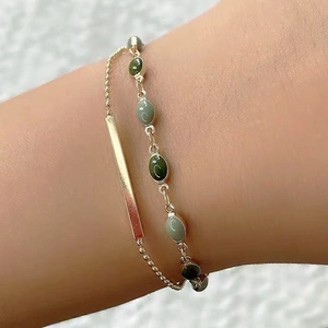 Bracciale dorato doppio strato stile vintage francese con perle verdi su maglia