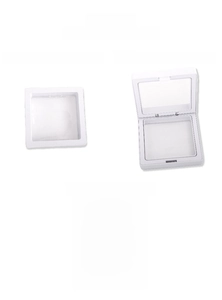 Three-step usage guide for white PE film jewelry display box showing its 90-degree opening