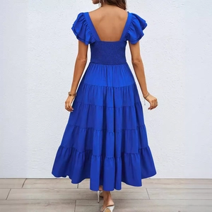 Robe d'été longue bleue à volants avec manches volantées et taille élastique vue de dos