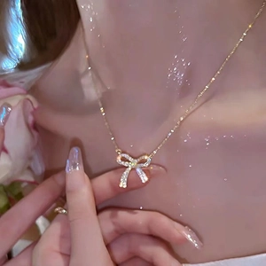 Exquisite Gold Bowknot Rhinestone Pendant Necklace For Women Light Luxury Fashion Adjustable Clavicle Chain Jewelry Gift