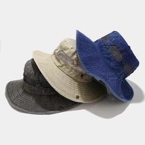 Dettaglio del cappello da sole outdoor con rete traspirante e tesa con cuciture