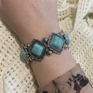 Bracelet bohème vintage en acrylique géométrique avec pierres bleues et détails argent