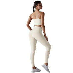 High-intensity yoga set with cross-back sports bra and high-waist leggings in cream white