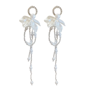 Elegant floral tassel earrings with silver needle, white pearls and sparkling rhinestones