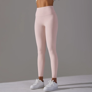 Vue détaillée du pantalon de yoga taille haute rose pastel avec effet fessier galbé
