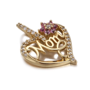 Pendente a cuore placcato oro 18K con scritta Mom e dettagli floreali in cristallo