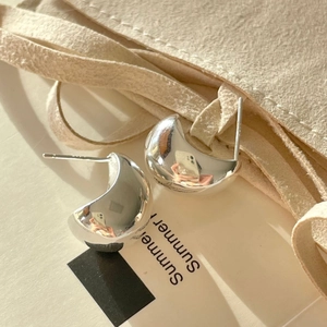 Orecchini a cerchio a mezzaluna in argento sterling 925 con finitura a specchio