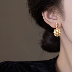 Vintage gold-plated floral pearl earrings with cubic zirconia in a classic retro style