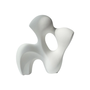 Modern wit abstract keramisch beeldhouwwerk met vloeiende organische vormen