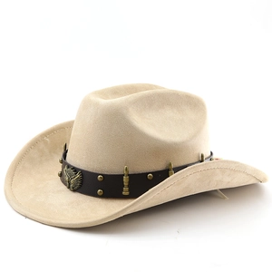 Dettaglio cappello cowboy in camoscio kaki con emblema aquila e borchie metalliche
