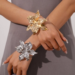 Bracciale A Polsino Fiore Statement Metallo Petalo Piegazzato Aperto Gioielli Di Moda Per Donna