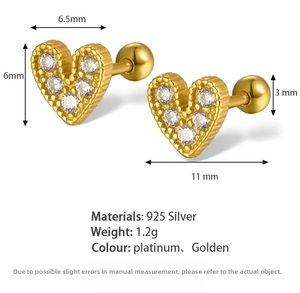 Détails des boucles d'oreilles cœur en argent S925 avec dimensions et finition dorée