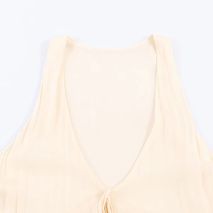 Vestido midi beige para mujer con escote en V profundo y elegantes detalles decorativos en capas