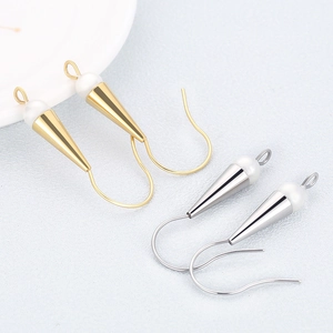Minimalistische Edelstahl Ohrringe mit Perlen in Gold und Silber im konischen Design
