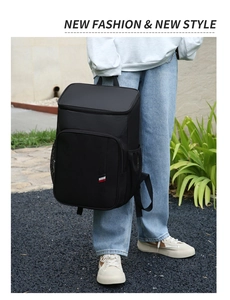 Détail d'un sac à dos isotherme noir pour pique-nique avec poche filet et compartiments