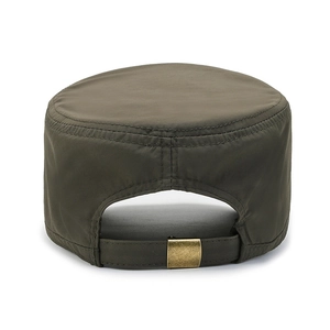Berretto militare verde militare con fibbia in bronzo regolabile vista posteriore