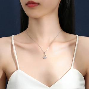 Elegant S925 sterling silver swan necklace with sparkling 0.5ct moissanite pendant