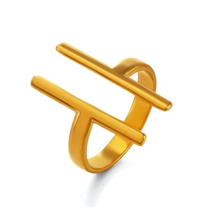 Minimalistischer geometrischer Gold-Edelstahlring mit parallelen Stäben auf weißem Grund
