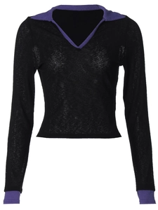 Polo noir en maille à manches longues avec col contrasté violet et décolleté en V