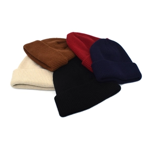 Thick knit beanies in beige, brown, red, navy and black for winter warmth