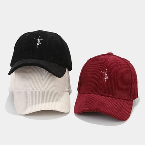 Casquettes de baseball en velours côtelé avec broderie Faith en noir, beige et bordeaux