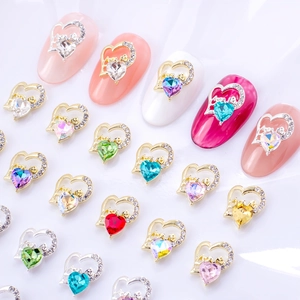 Bijoux d'ongles cœur 3D avec lettrage love et strass colorés pour décoration manucure