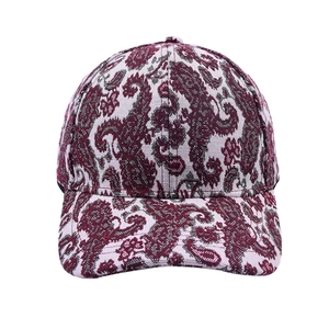 Casquette de baseball classique en coton à motif paisley bordeaux avec visière courbée