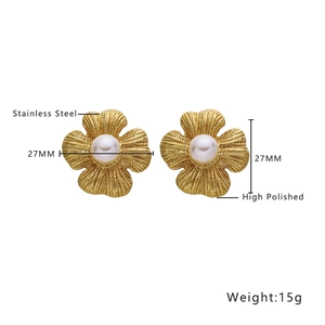 Close-up of golden flower pearl earrings in high polished stainless steel 27mm