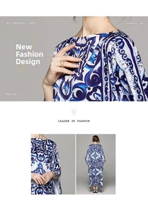 Détails de robe à imprimé majolique bleu et blanc avec col bateau et coupe ample