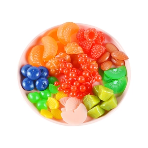 Sortierte PVC-Obstmodelle wie Orange und Beere für DIY-Kuchendekorationen