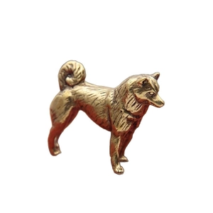 Statuetta in ottone massiccio a forma di cane con trama del pelo e finitura in bronzo