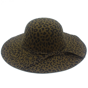 Detailed view of the leopard print fedora hat with wide brim in wool felt texture