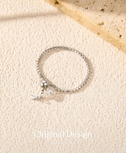 Detail of S925 sterling silver adjustable box chain ring with heart tag and zircon