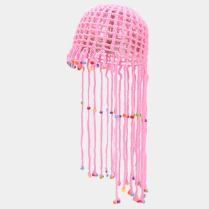 Chapeau méduse rose crocheté à la main avec perles colorées et glands de plage