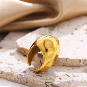 Vintage 18k gold plated stainless steel chunky ring with textured hammered surface