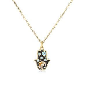 Detail der 18K Gold Hamsa-Hand mit schwarzer Emaille, bösen Augen und bunten Kristallen