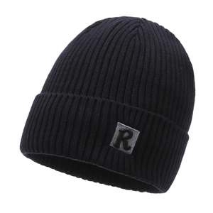 Black ribbed knit beanie with 'R' logo patch for men, winter outdoor thermal headwear